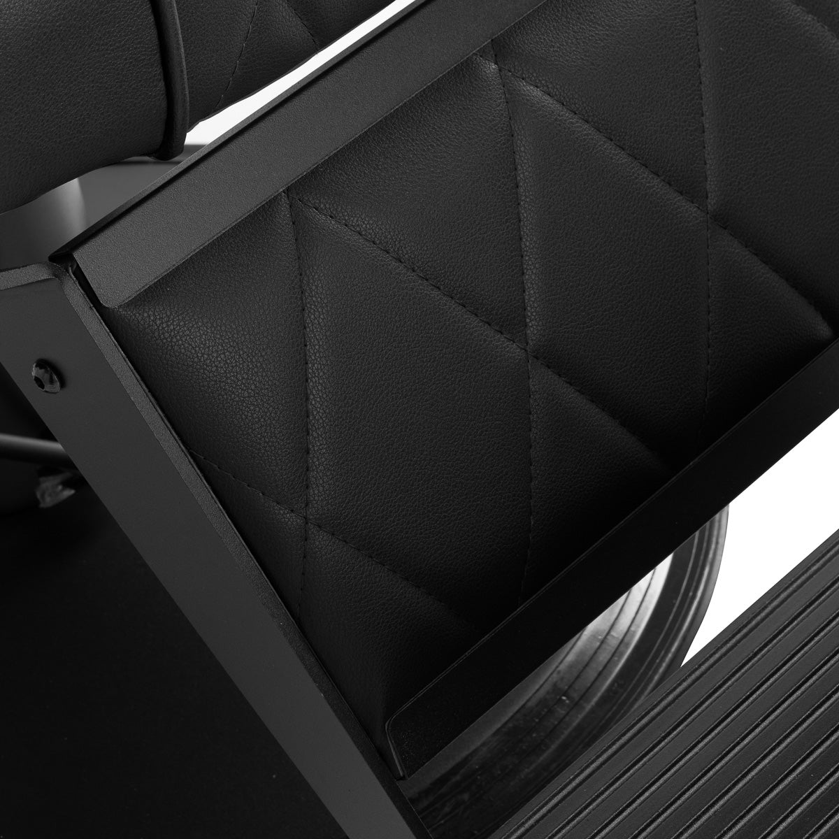 Professionel barberstol i sort fra Hair System – robust BM880-model med sort stel.
