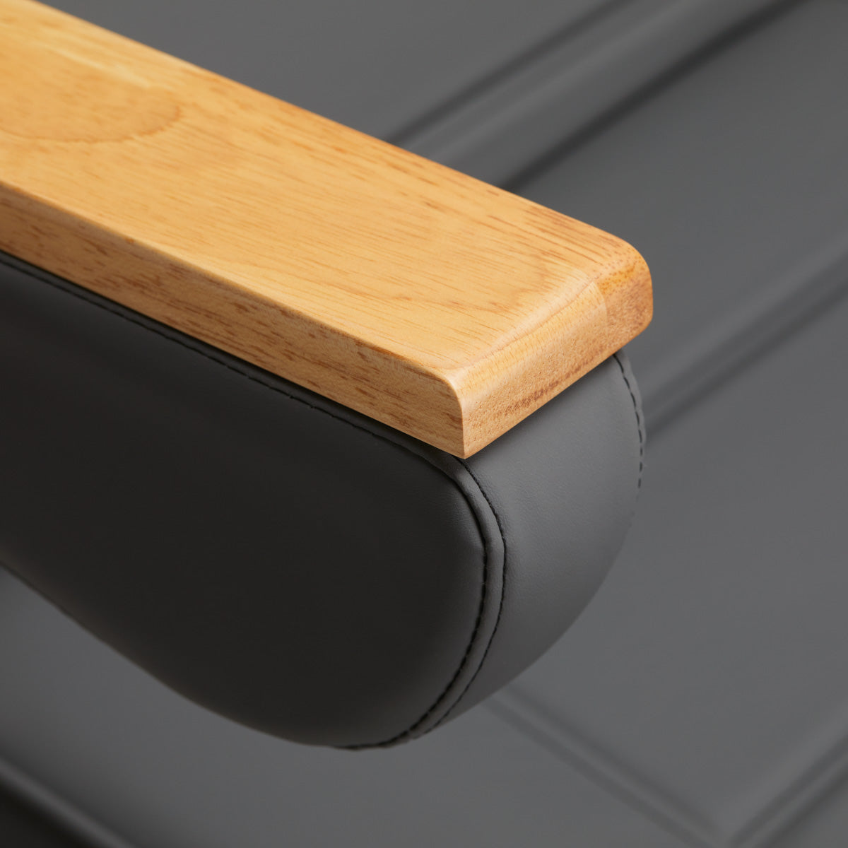 Sillon Lux kosmetikstol – elektrisk model i sort, ideel til behandlinger i professionelle klinikker.