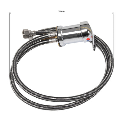 Vandfaldsarmatur til frisørvaskestation i sort og krom – elegant og effektiv vandtilførsel.